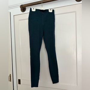 Green 3/4 length Vuori leggings